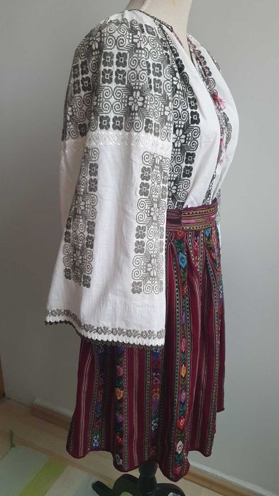 REDUCERE PRET 25%! Costum popular (ie/camasa, valnic/fota/catrinta/zad
