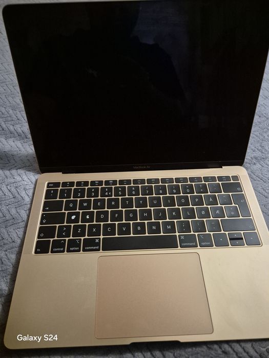 Vand leptop Apple auriu rose