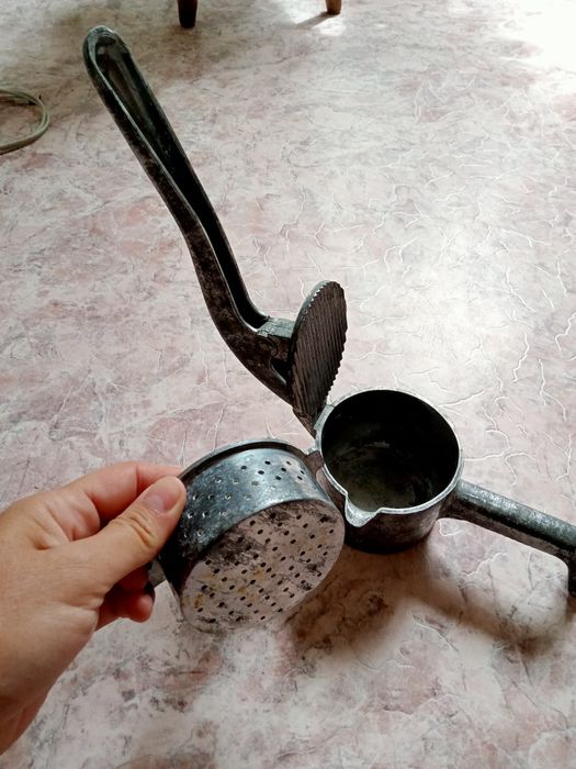 Продам советскую ручную соко выжималку