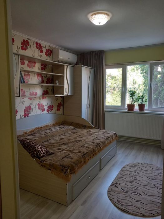 Închiriez garsoniera