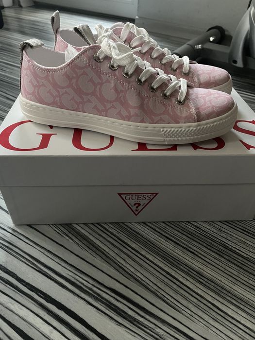 Дамски кецове Guess 37