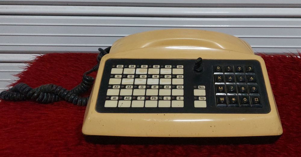 Ретро телефон червен 13 броя