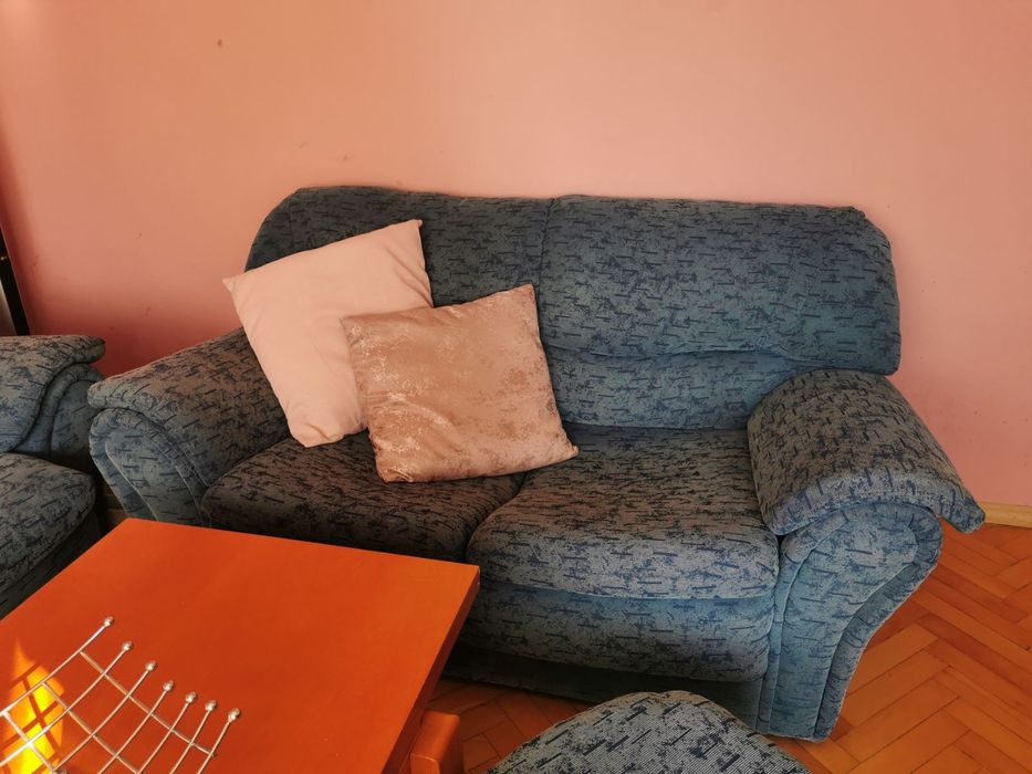 Секция, дивани, табуретки, маса