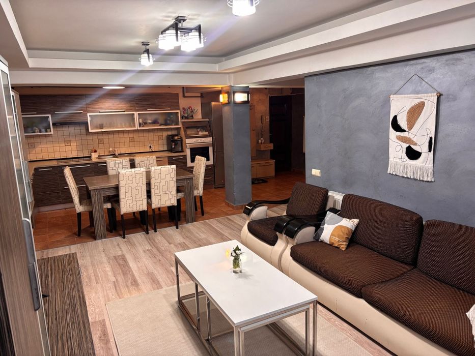 Vând apartament 4 camere