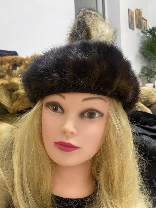 Caciuli si berete din blana naturala