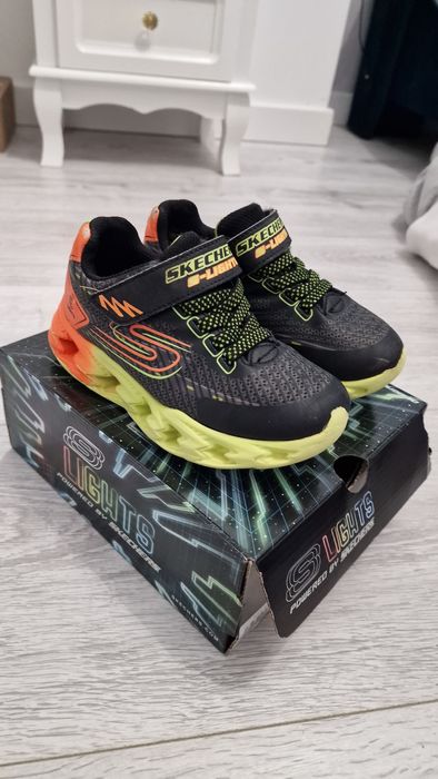 Adidasi skechers nr 28