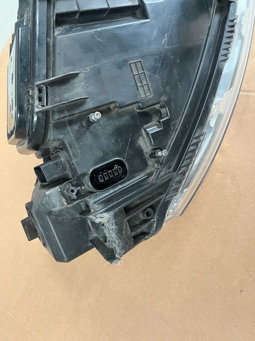 Ляв фар Аudi A6 4f биксенон без завиване 2004/2008