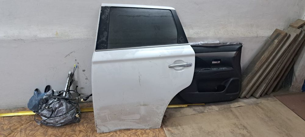 Продам дверь от митсубиси аутлендер 2012г