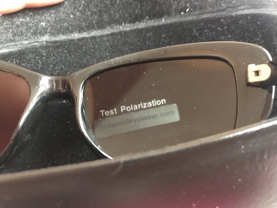 Дамски слънчеви очила Polaroid с поляризирани стъкла и калъф
