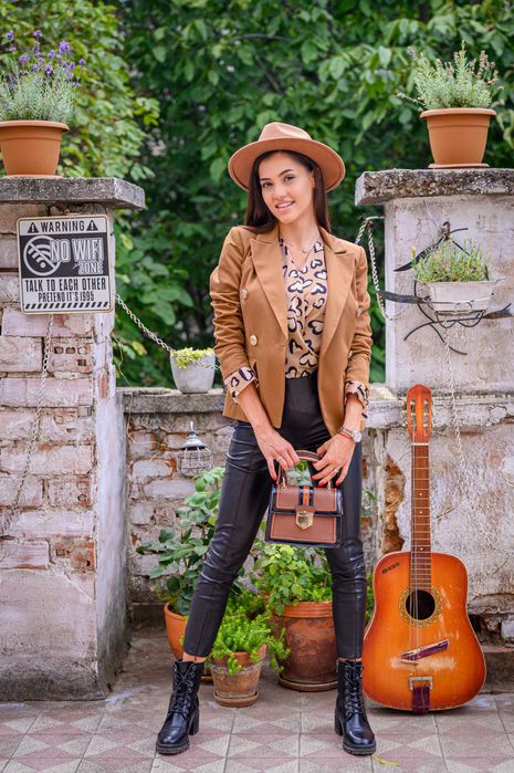 Дамско сако в цвят Camel