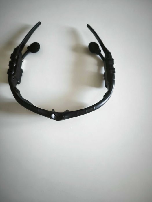 Vând ochelari de soare