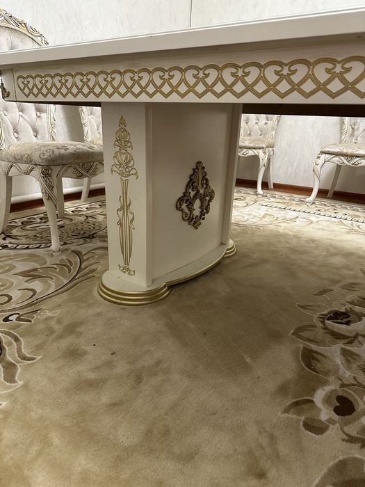 Стол және стулья сатылады