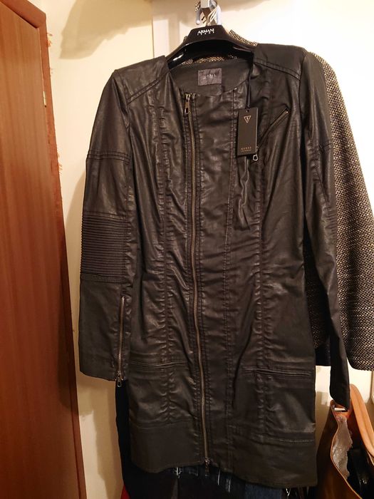 Охлаждаваща рокля-шлифер GUESS