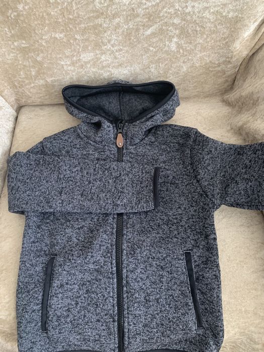 Горнище с цип H&M НОВО!!