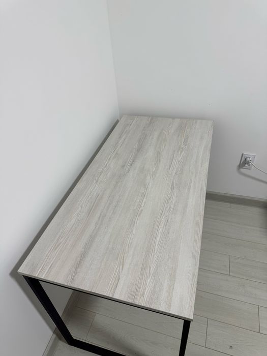 Stol sotiladi ofis va uy uchun