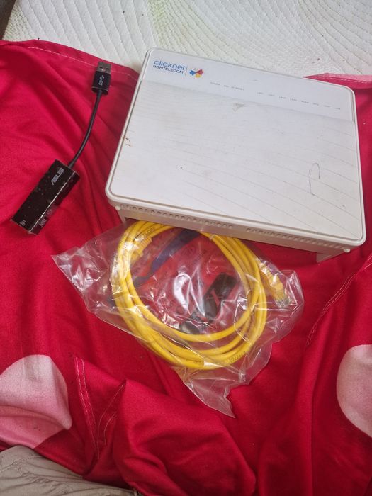 Router internet cu cablu inclus