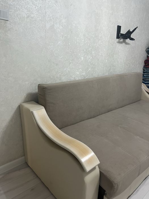 Продаеться 2 растягивающихся дивана!