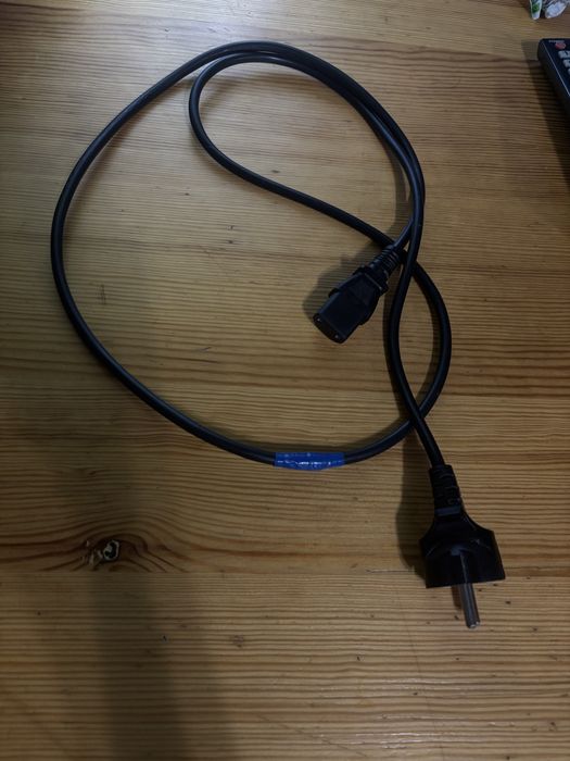 PS4 Pro 1TB + 2 джойстика + телевизор Samsung