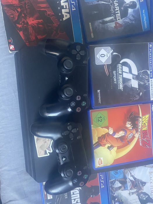 Vand ps4 pro 2400 ron negociabil