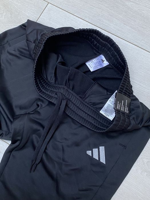 Pantaloni de trening bărbați Adidas nou, M
