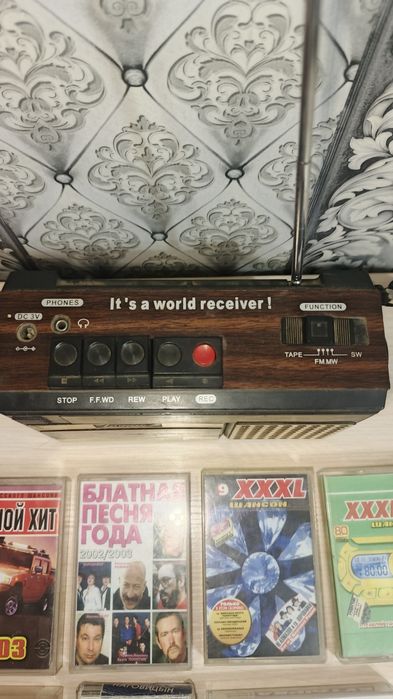 Продам магнитофон с кассетами