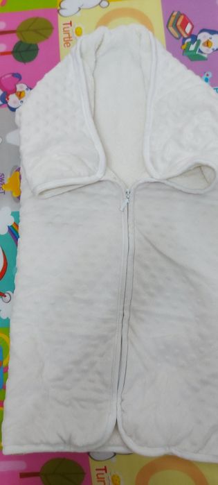 Paturica bebe cu fermoar și capse