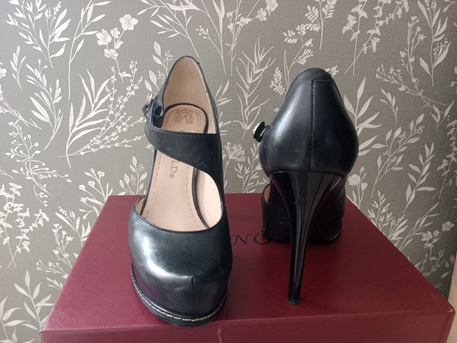 Отдам даром туфли на шпильке