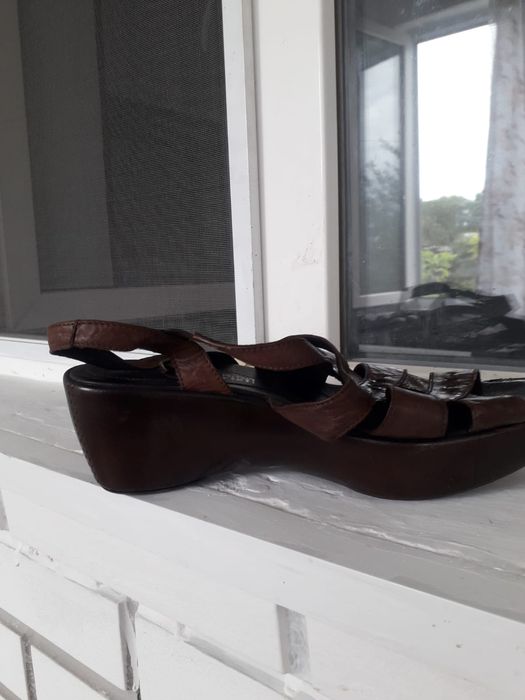 Продам кожаные босоножки