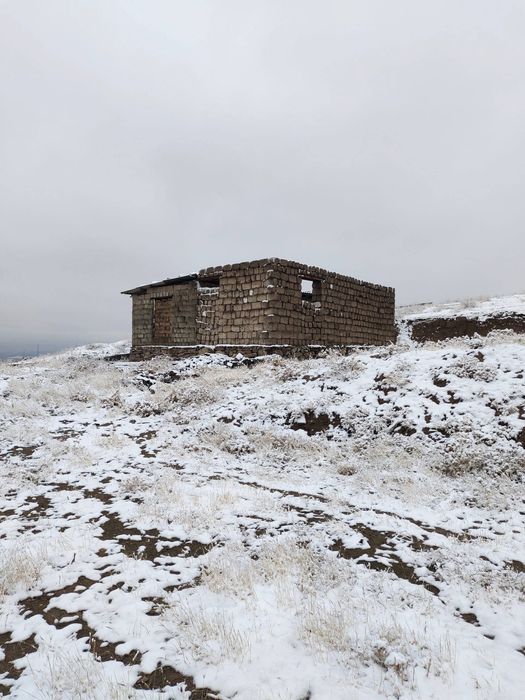 Қурилиши тугалланмаган участка сотилади