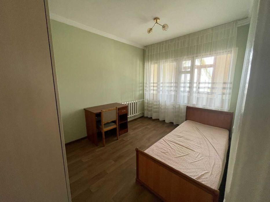 Продаю четырёхкомнатную квартиру (Со́бственник)