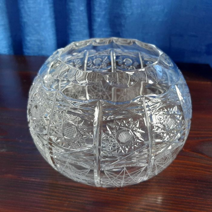 Вази и вазички кристал, порцелан, стъкло, метал, керамика