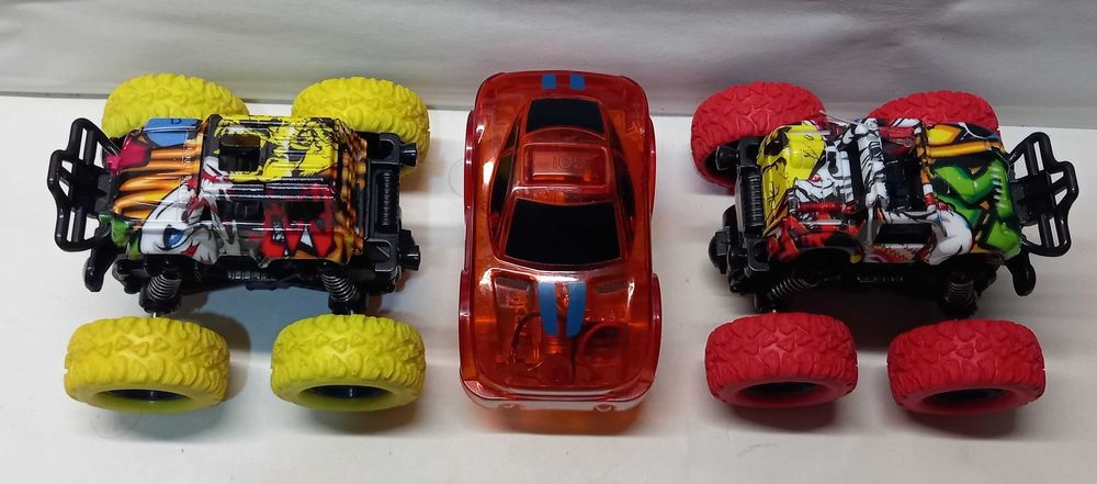 2 masini Off-Road Stunt, graffiti + bonus magic track cu lumini