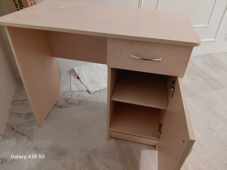 Оқу,жазу столдарын сатамын 3  дана