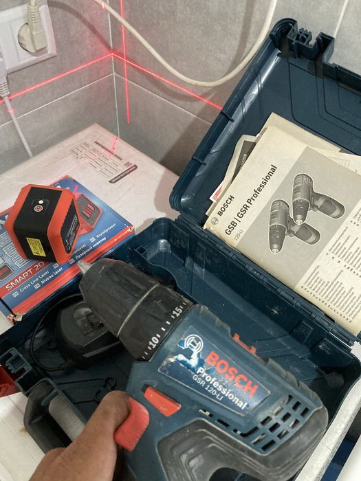 Шуруповерт Bosch и лазерный уровень