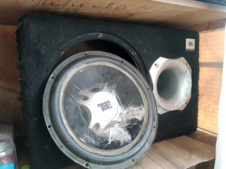 Продам Сабвуфер jbl