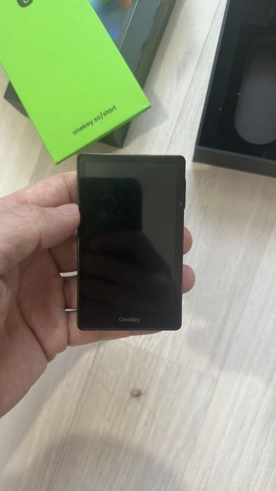 Аппаратный кошелёк OneKey Pro