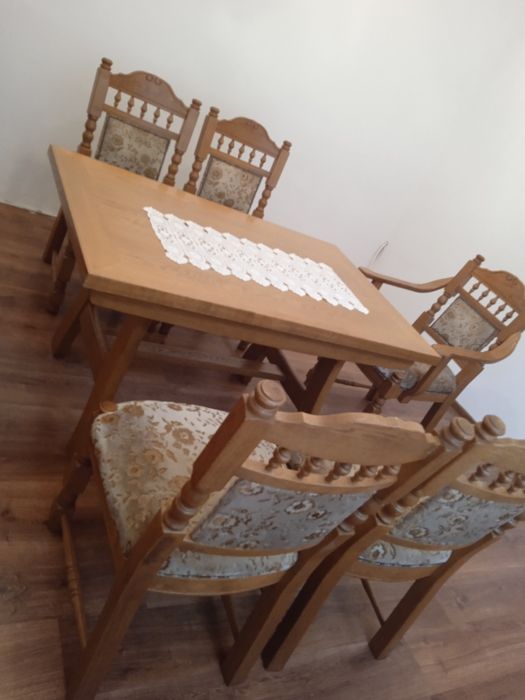 Masa cu 6 scaune din lemn masiv