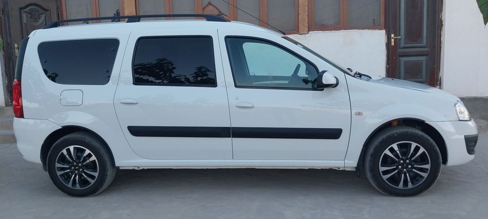 Lada largus 2015