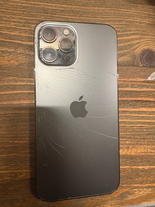 iPhone 12 Pro Max за части или ремонт