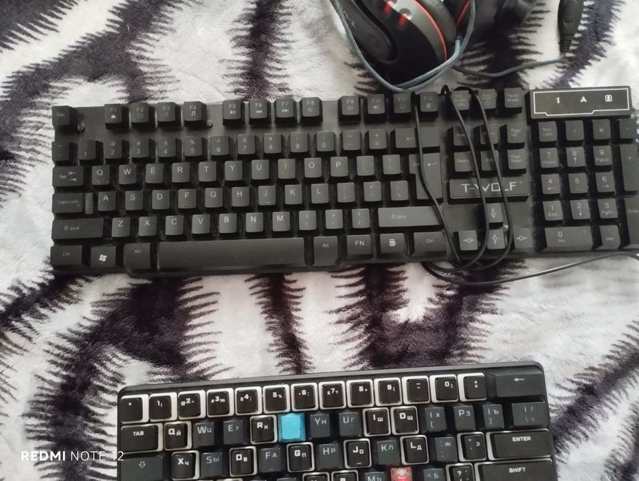 Продам  клавиатуру