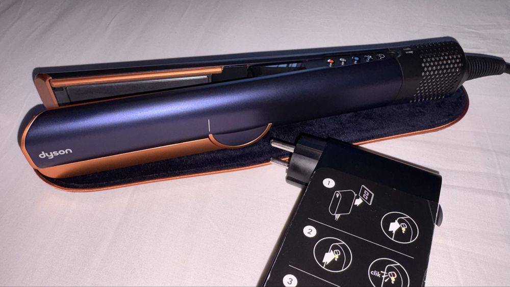 Dyson Airstrait