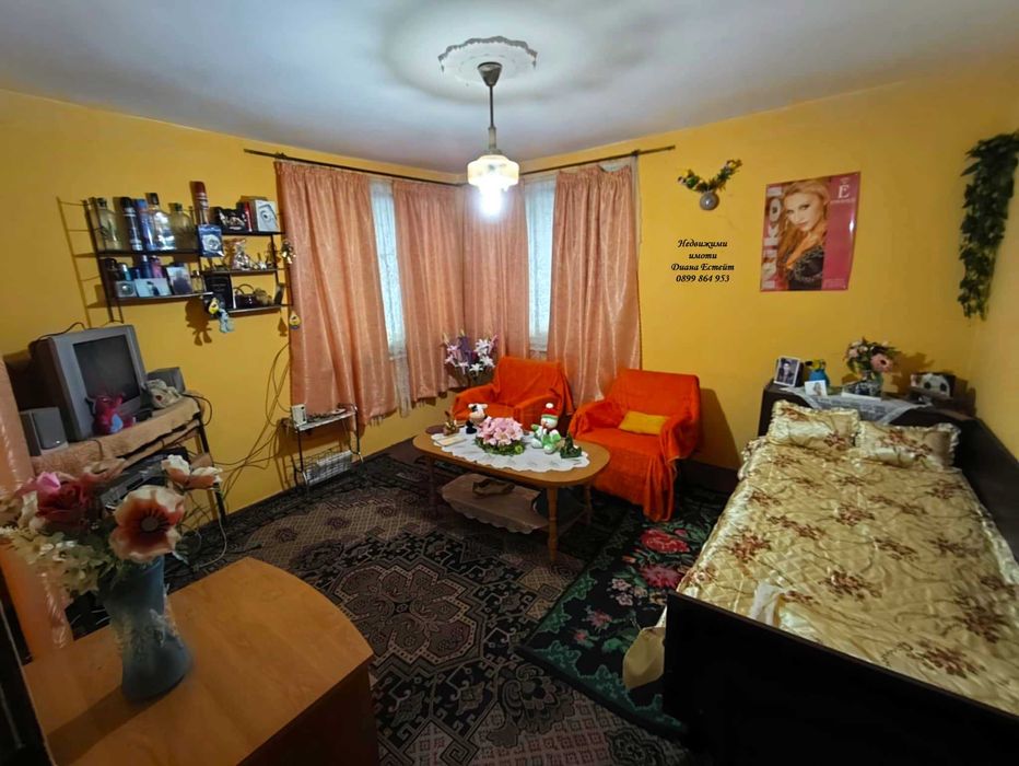 Двуетажна къща в село Винарово