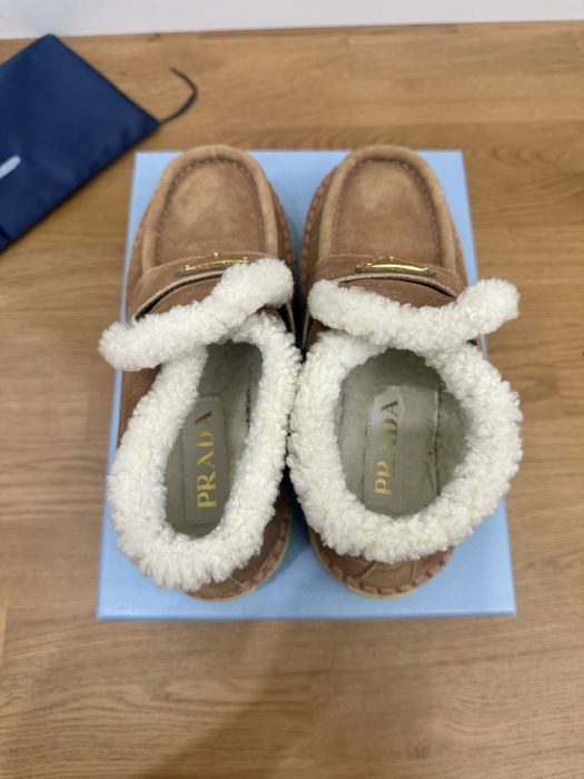 Зимние ботинки Prada почти новые