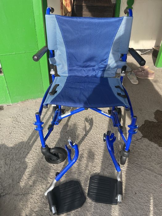 Продам инвалидную коляску