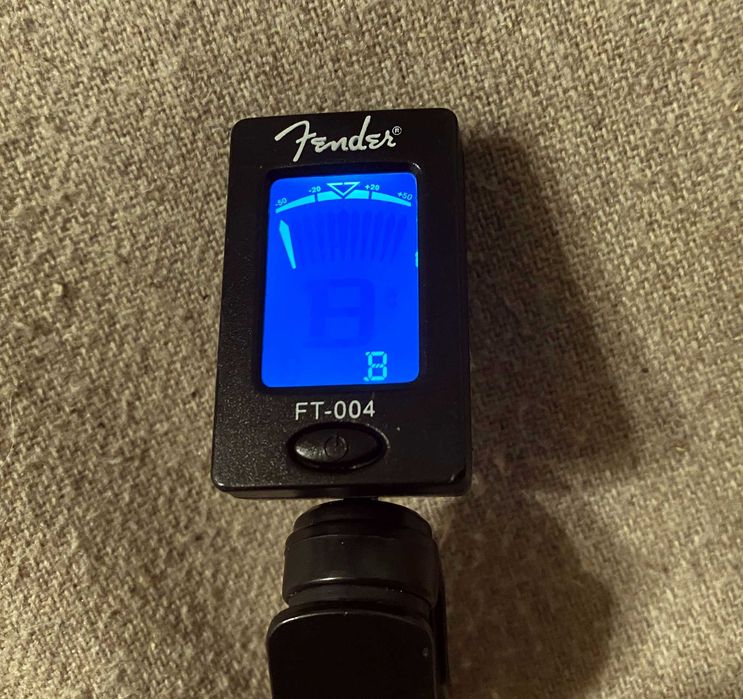 Aparat acordaj chitara Fender FT-004 tuner clip-on cromatic
