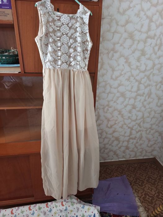 Дълга, елегантна и стилна рокля