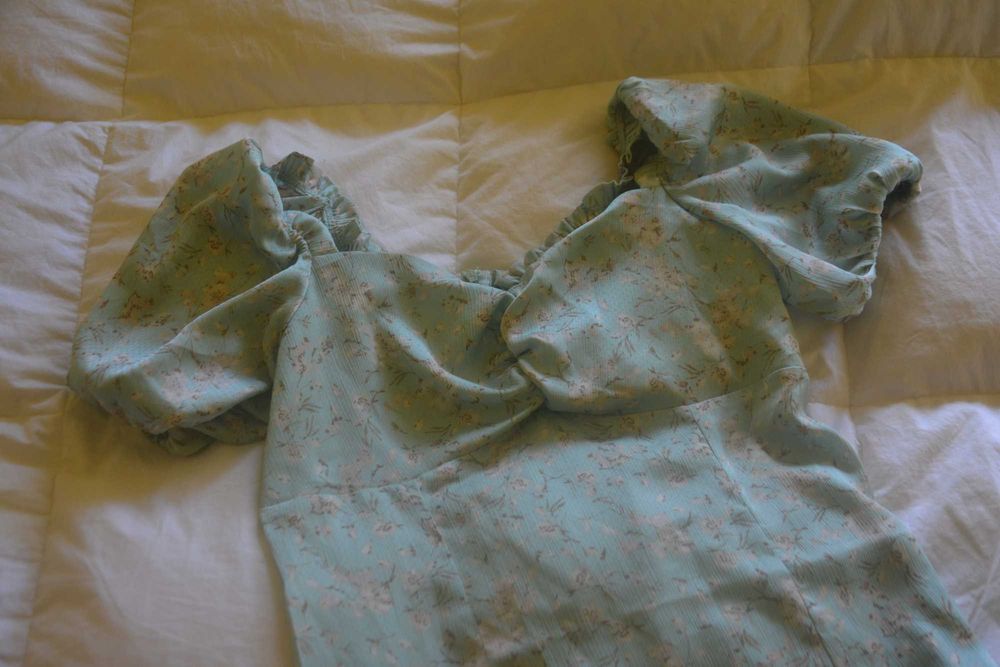 рокля ментово зелено флорален мотив Cropp