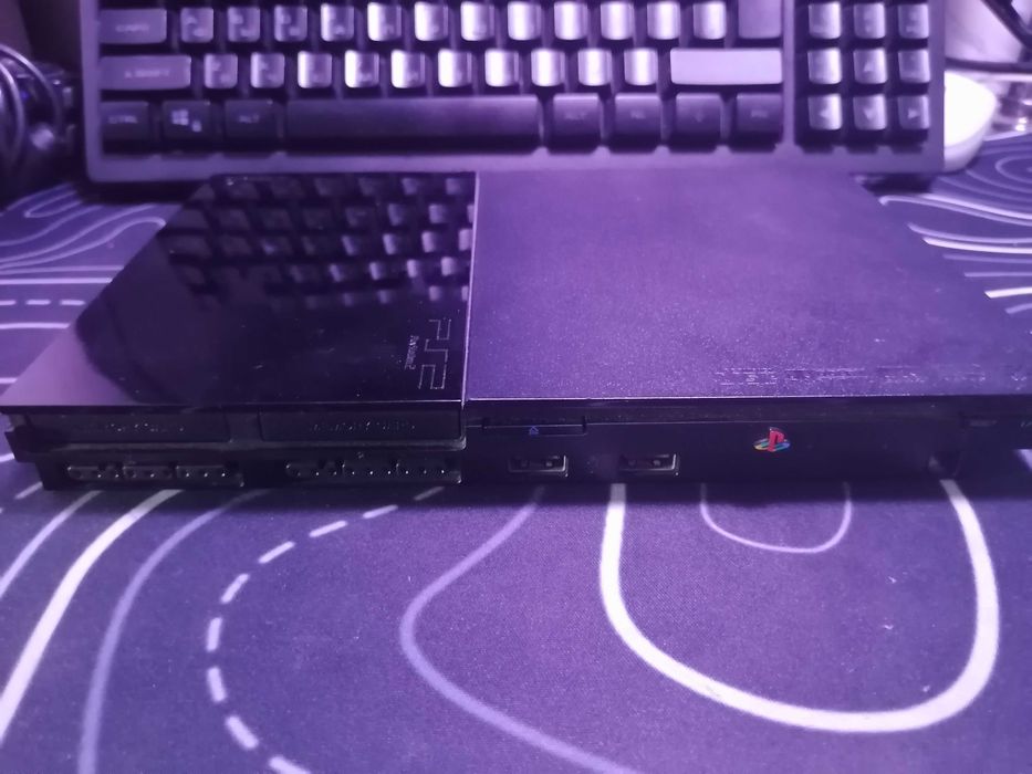 Продам playstation 2 с 8 играми вместе