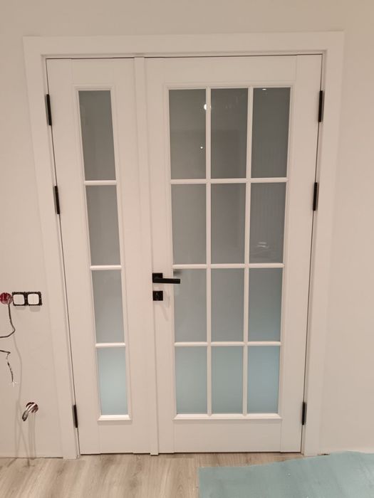 Установка межкомнатных дверей и плинтусов