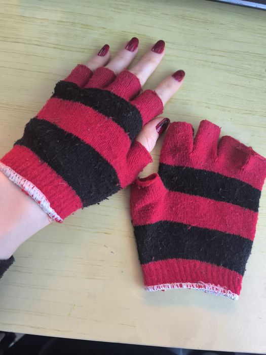 Дамски ръкавици без пръсти (мрежести, платнени) - 3 лв.